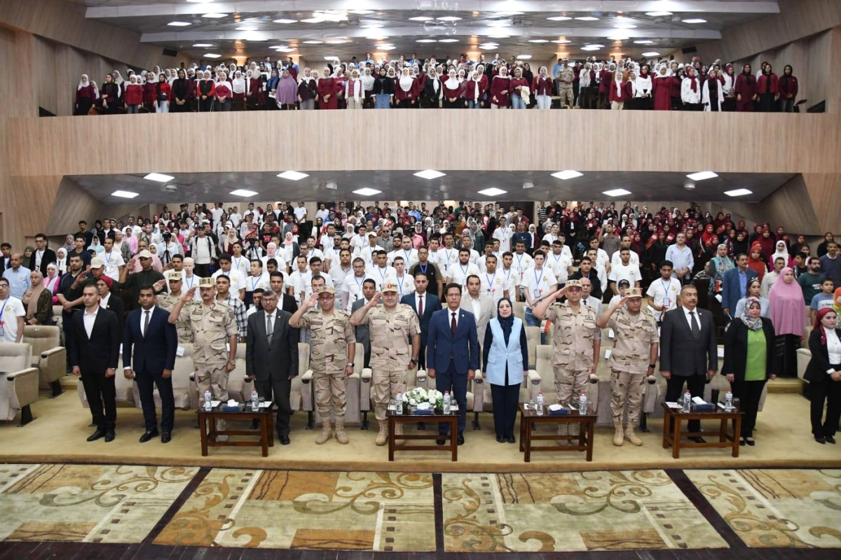 رئيس جامعة بنها يشهد حفل توزيع شهادات المعاملة التجنيدية للطلاب من ذوي الهمم