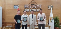 رئيس جامعة بنها يستقبل الطلاب الحاصلين علي المركز الأول بالتدريب الصيفى لشركة الشرق الأوسط للقاحات البيطرية (ميفاك)